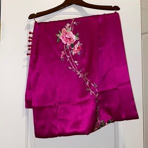 Satin floral shawl with button closure